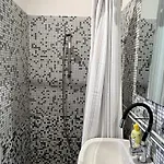 Large In Apartament *