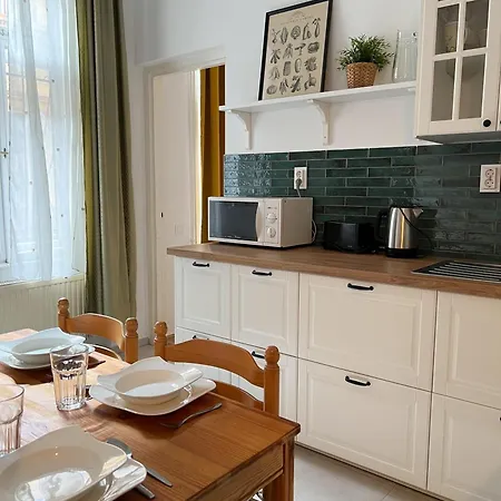 Large Home In Budapest Apartment *